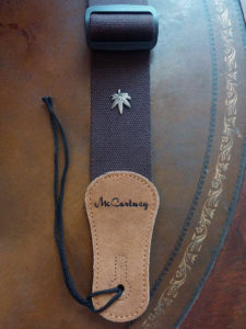 SIMTYSO GUITAR STRAP WITH LEATHER ENDS COFFEE COLOR